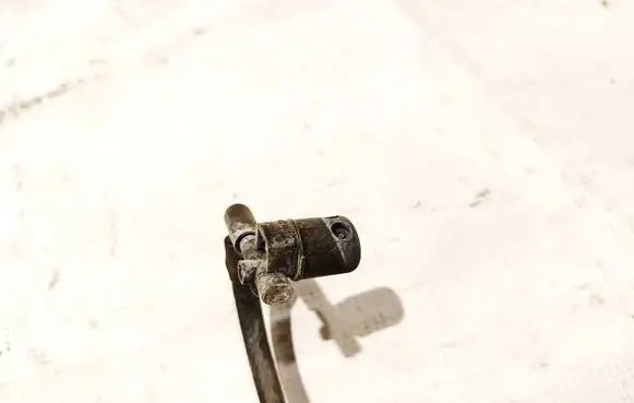 Windshield washer spray nozzle