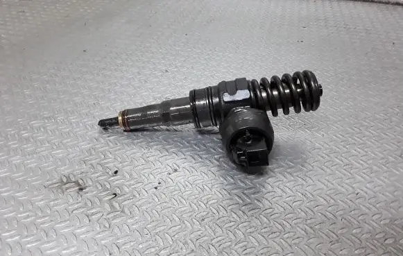 Skoda Fabia Mk2 (5J) Fuel injector 038130073BN