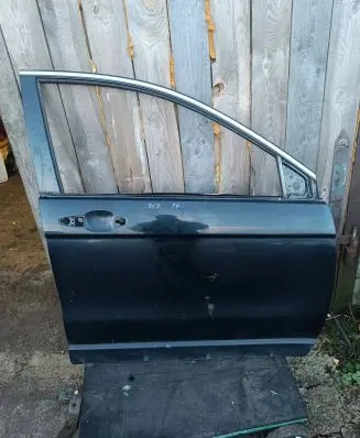 Honda CR-V Front door
