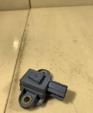Volkswagen Golf Plus Airbag deployment crash/impact sensor 1K0955557