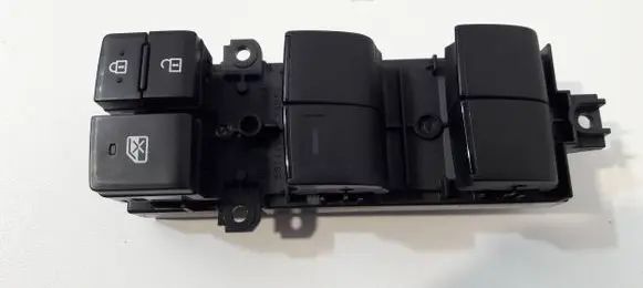 Toyota Yaris Cross Electric window control switch 840400D020