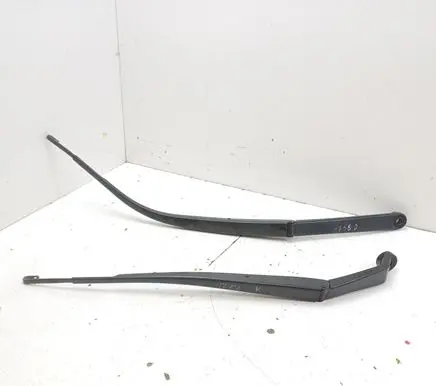 Honda CR-V Front wiper blade arm 