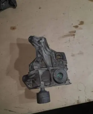 Volvo S80 Engine mounting bracket 30731516