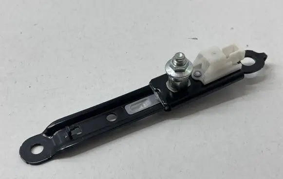 Toyota Highlander XU50 Seat belt adjustment rail M502001