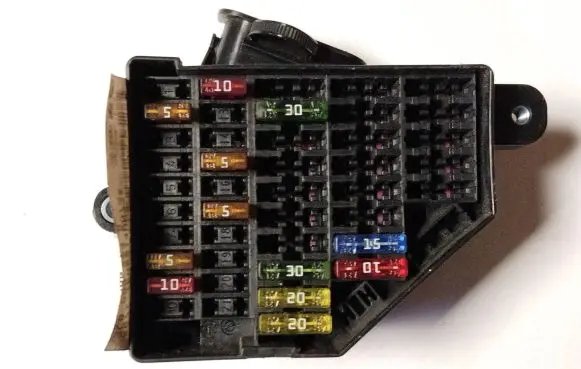 Volkswagen PASSAT B6 Fuse module 3C0880204D TPA0014UH73