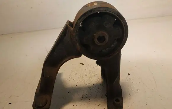 Toyota Avensis T220 Engine mount bracket