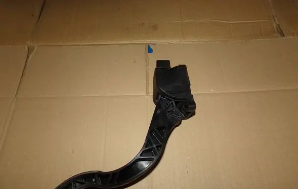 Citroen C4 I Accelerator throttle pedal 9654725380