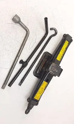 Toyota Hiace (H200) Tool set 0911126140