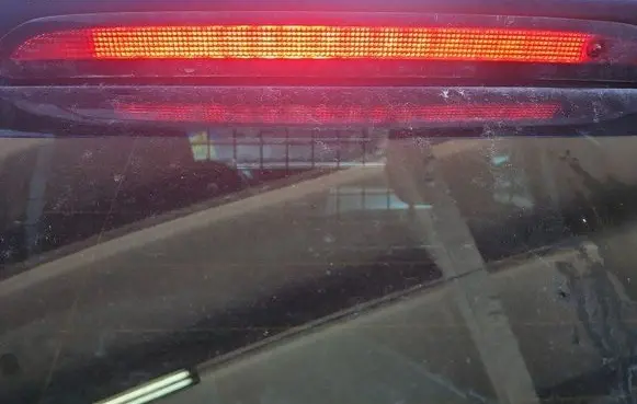 Third/center stoplight