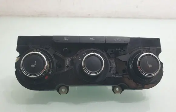 Skoda Octavia Mk2 (1Z) Climate control unit 3T0820047K