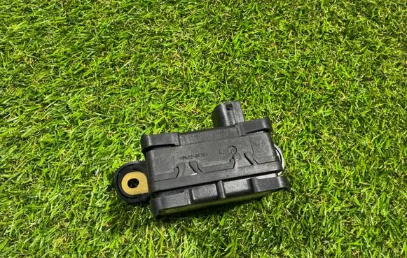 BMW 3 E46 ESP acceleration yaw rate sensor 6762769