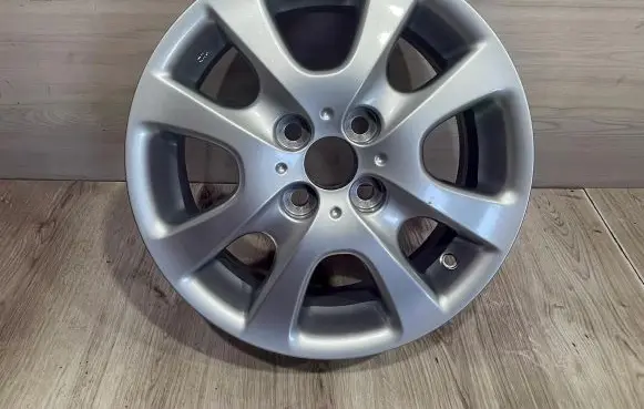 Toyota Yaris R15 alloy rim 