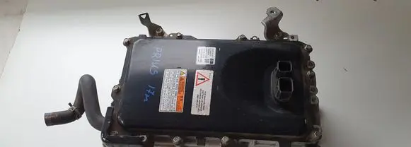 Toyota Prius (XW50) Voltage converter inverter 