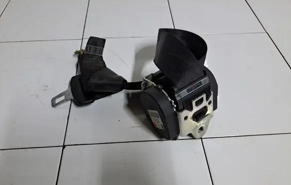 Audi A6 S6 C6 4F Rear seatbelt 605007000