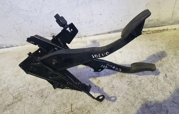 Volvo S60 Pedal assembly 