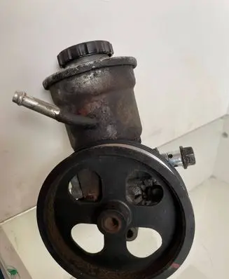 Toyota Corolla Verso AR10 Power steering pump
