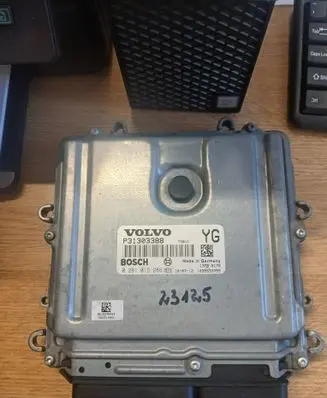 Volvo V70 Engine control unit/module P31303388 13750178 0281015286