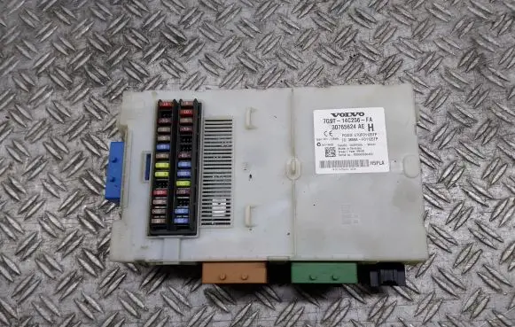 Volvo S60 Fuse module 30765624