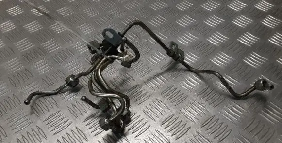 Fuel injector supply line/pipe