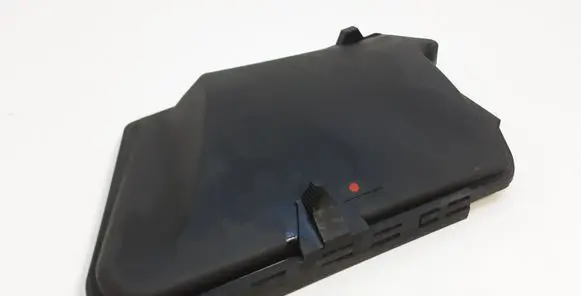 Mercedes-Benz CLS C219 Fuse box cover 2115400082
