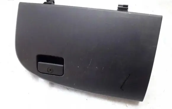 Glove box