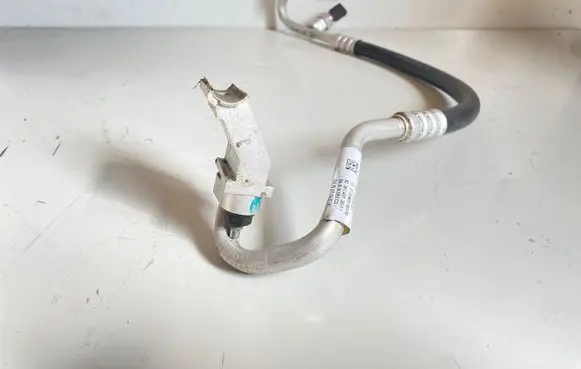 Tesla Model 3 Air conditioning (A/C) pipe/hose 109215800F 3R12341