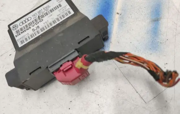 Volkswagen Golf V Gateway control module 1K0907530K