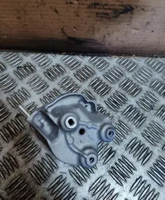 Opel Vivaro Engine mounting bracket 9824058780