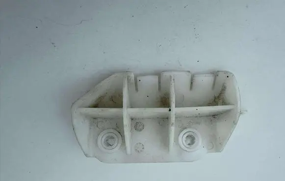 Nissan Qashqai Rear bumper mounting bracket 85227