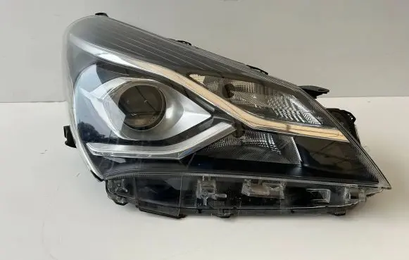 Toyota Yaris Headlight/headlamp 0D-199 0D-198