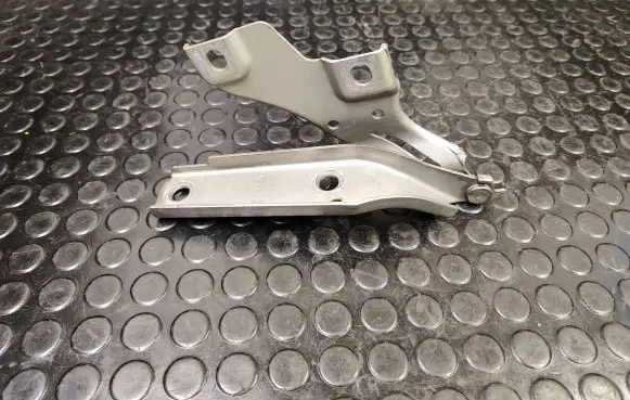 Volkswagen PASSAT B8 Engine bonnet/hood hinges 3G0823302