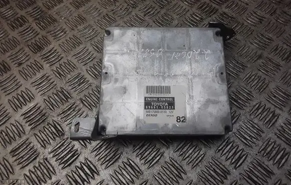 Toyota Avensis T250 Engine control unit/module 8966105821