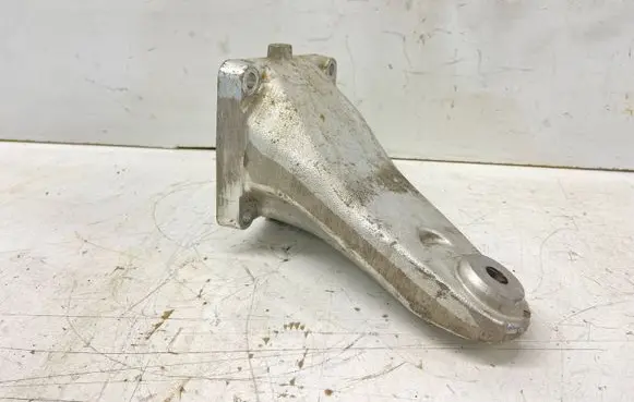 Mercedes-Benz E W124 Engine mounting bracket A6032233204