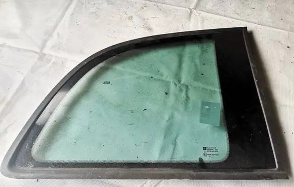 Opel Zafira A Rear side window as3