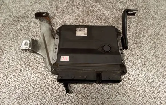 Lexus IS 220D-250-350 Engine control unit/module 8966153700 1758007702