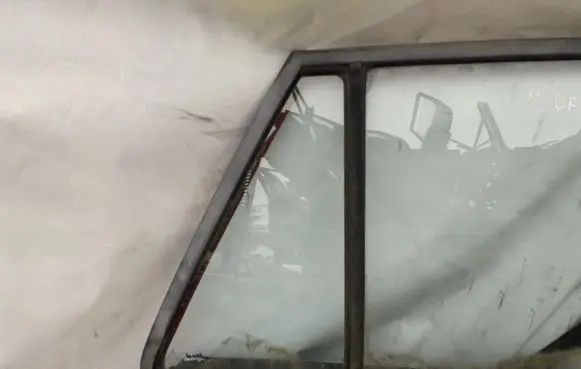 Rear vent window glass