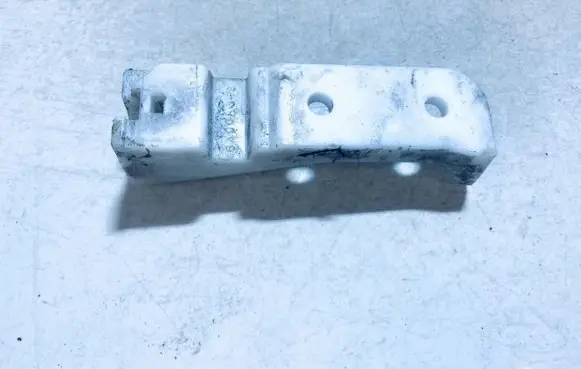 Headlight/headlamp mounting bracket