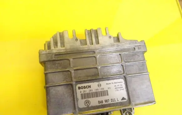 Volkswagen PASSAT B4 Engine control unit/module 0261203188 8A0907311L