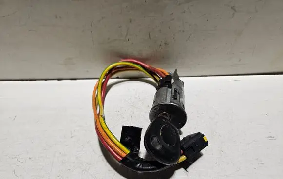 Renault Megane I Ignition lock 8K107J MO12TI013
