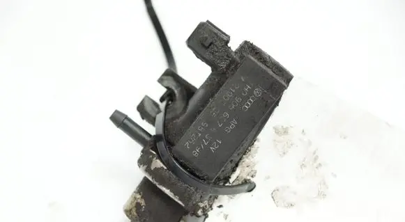 Audi A4 S4 B5 8D Other engine bay part 1H0906267A