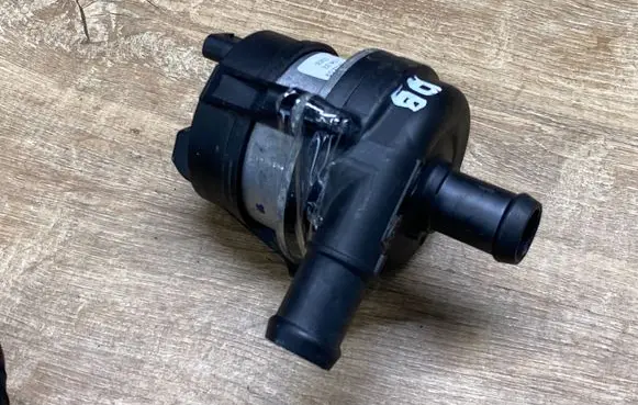 Land Rover Discovery Sport Electric auxiliary coolant/water pump J9D38501AA