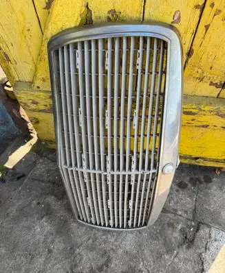 Mercedes-Benz W123 Front grill 343663