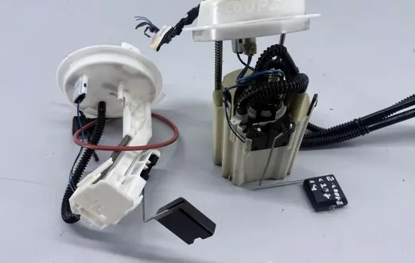Mercedes-Benz E C207 W207 In-tank fuel pump A2044702294 1582881 454103