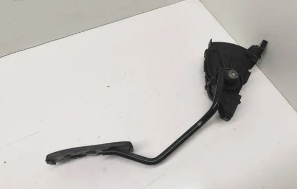 Mitsubishi Carisma Accelerator throttle pedal 30865642 M865642 6PV00830100
