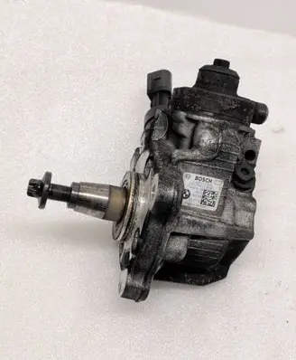 BMW 1 E82 E88 Fuel injection high pressure pump 7797874 0445010506