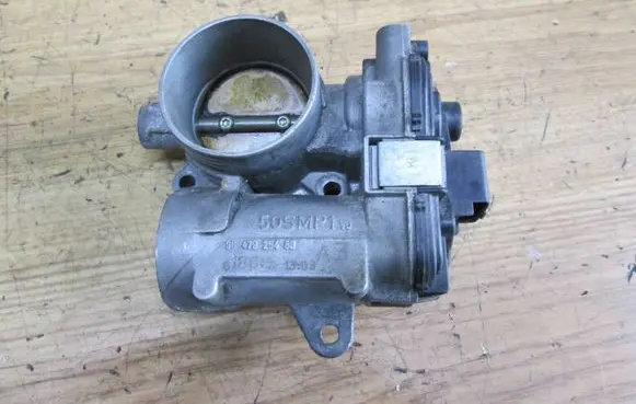 Citroen C4 I Electric throttle body valve 9647925480 818RA