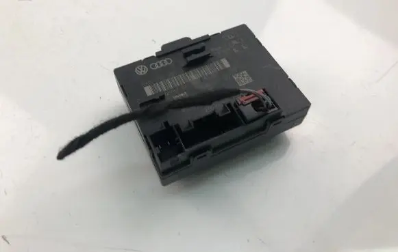 Volkswagen Golf VI Other control units/modules 8X0959795D
