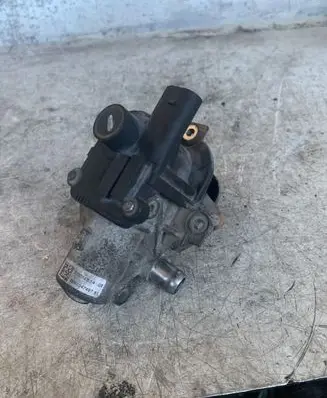Nissan Juke I F15 EGR valve 704824749761