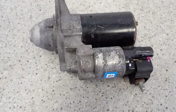 Toyota Yaris Starter motor YARISD4DROZRUSZNIK