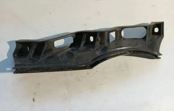 Volkswagen PASSAT B6 Front bumper mounting bracket 3C0807890